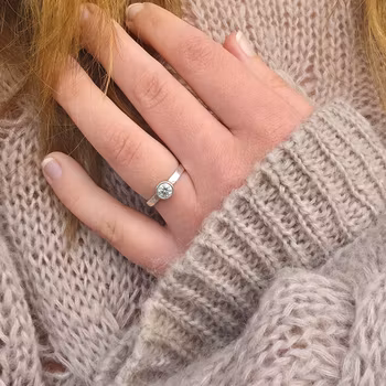 Greta - Moissanite 0,5 ct Förlovningsring Återvunnet Silver