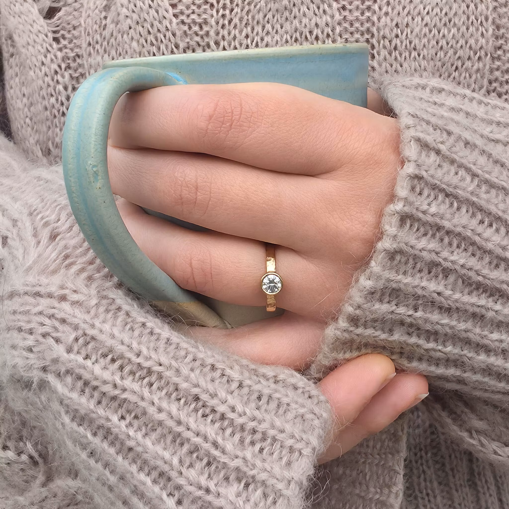 Greta - Moissanite Förlovningsring 18k Återvunnet Guld