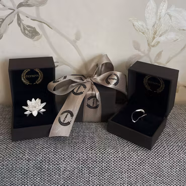 Presentbox med satinband