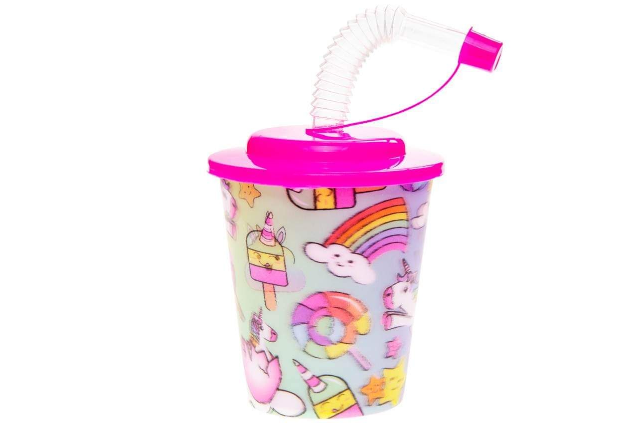 Söt färgglad mugg med 3d enhörnings - unicorns motiv och lock. Perfekt på stranden för att slippa sand i drickan.