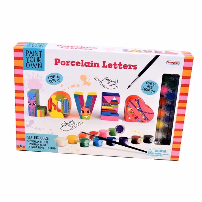 Måla dina egna porslins bokstäver "LOVE"