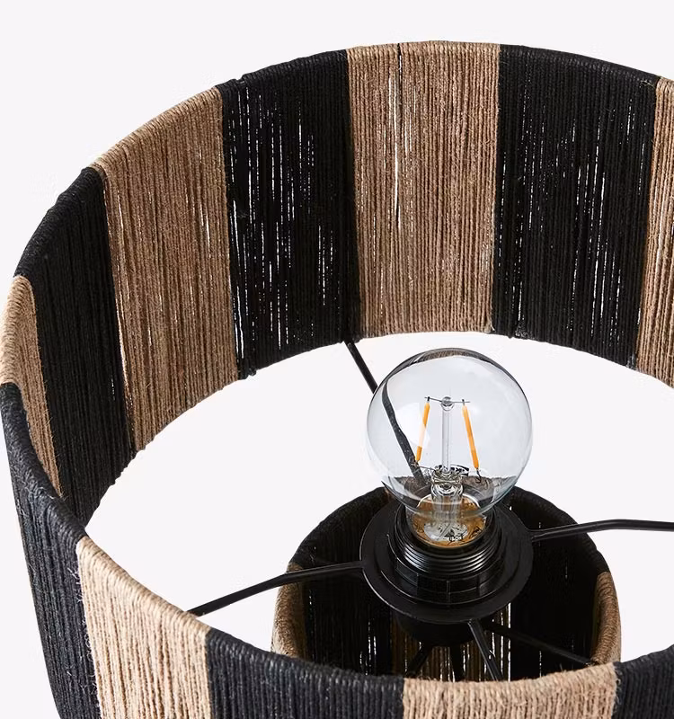 Jullan Bordslampa Svart/ Natur