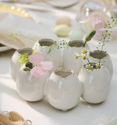 VAS  / Äggformade Vaser i cirkel för 7 blommor