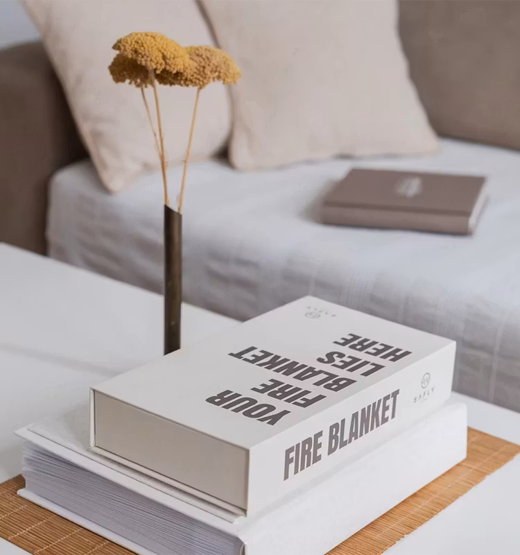 Coffe Tabel Book  med Brandfilt Vit
