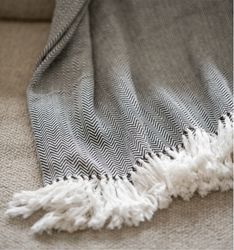 Ekel fiskben pläd, återv bomull sv/off-white