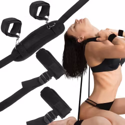BDSM et bondage, menottes pour mains et pieds avec sangles