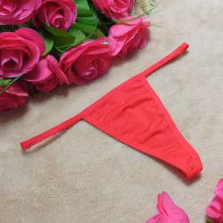 String Rouge - Un String Classique | Vêtements femme chaude