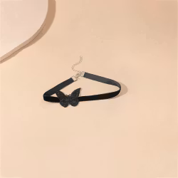 Nattfjärilens Kyss – Choker i Sammet & Spets | Hot Clothes