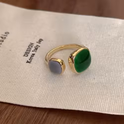 Bague ajustable dorée avec pierre verte et gris clair