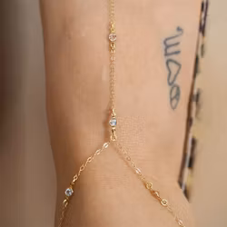 Cavigliera regolabile con anello per dita dei piedi in oro e argento | Strass