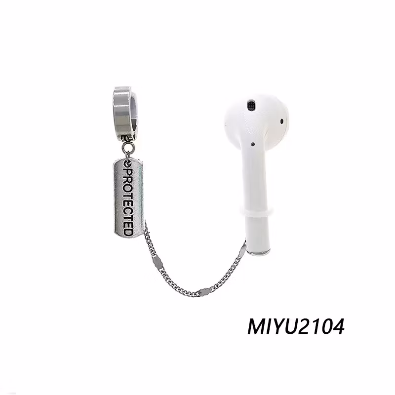 AirPods-Ohrring mit „PROTECTED“-Anhänger | Kopfhörerzubehör