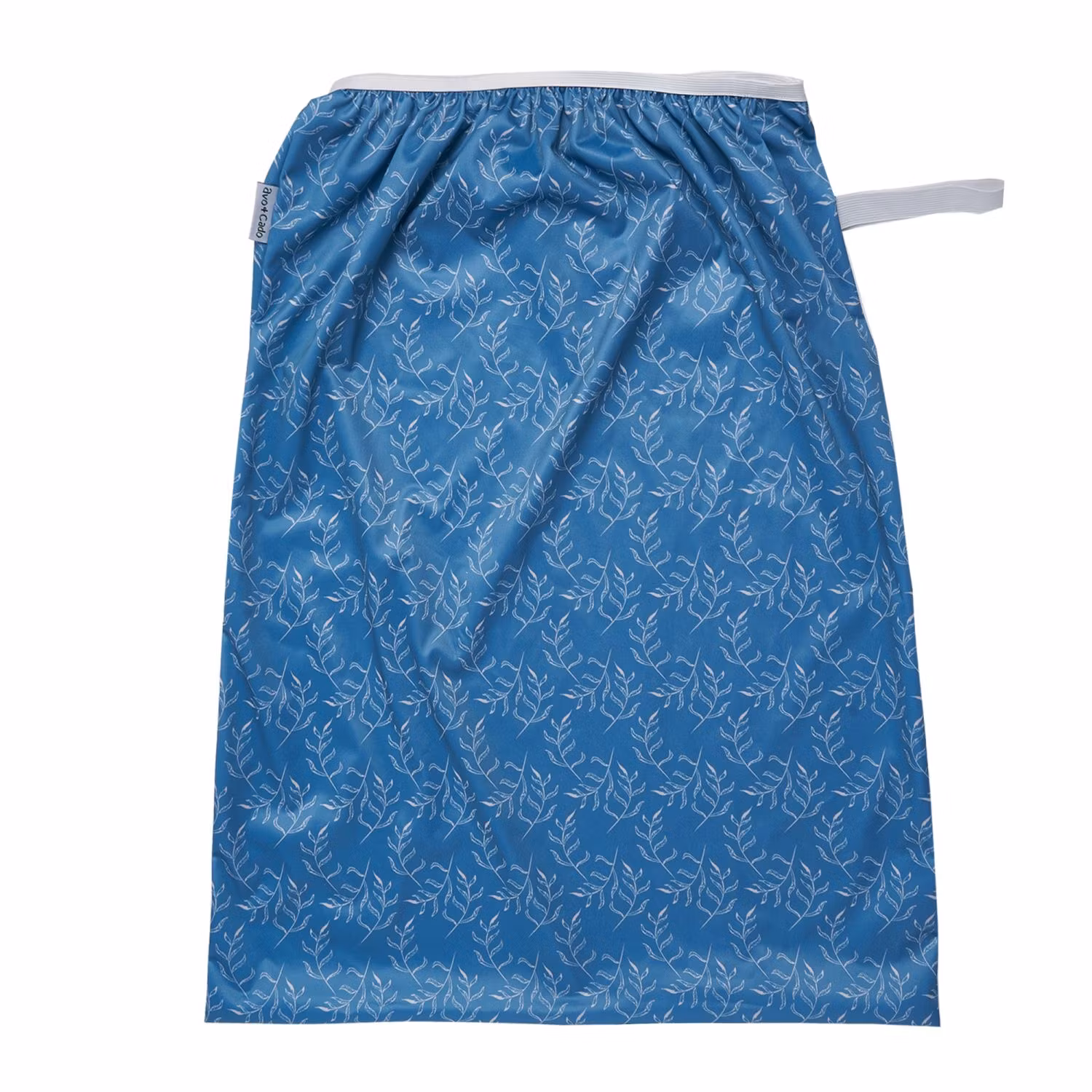 en Pail liner, dvs en stor pul-påse att sätta i en tvättkorg för förvaring av tygblöjor, i blått med mönster utav vita blad på. Från Avo&Cado. A pail liner for storing dirty cloth diapers in blue