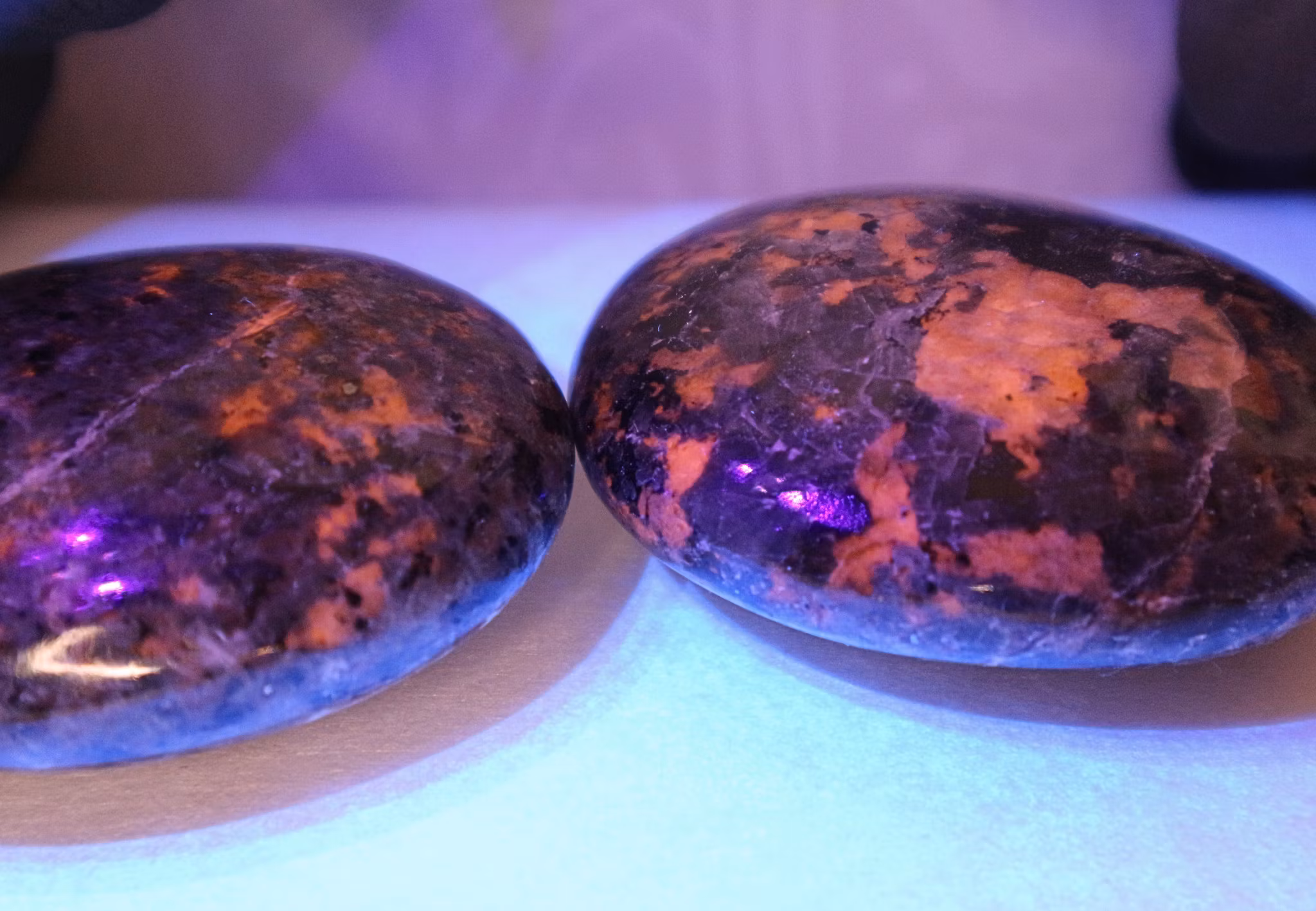 Yooperlite "Glowing stone" handsten