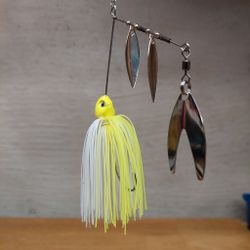 Charteruse/White - Abborre