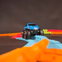 DIY Flexibel Bilbana med Lysande Bil