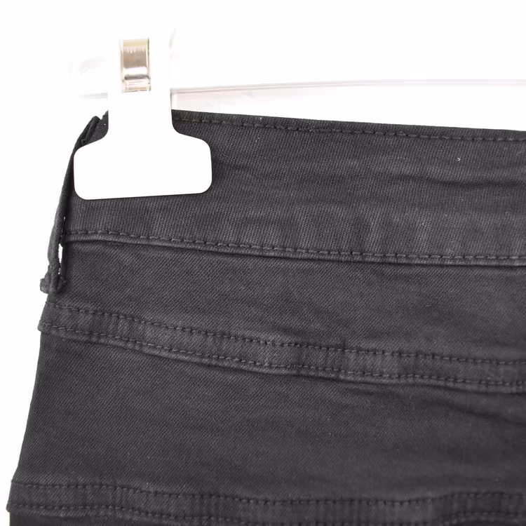 ANDRASORTERING Jeans med Knappar SVART Storlek M (38) - 3D Denim