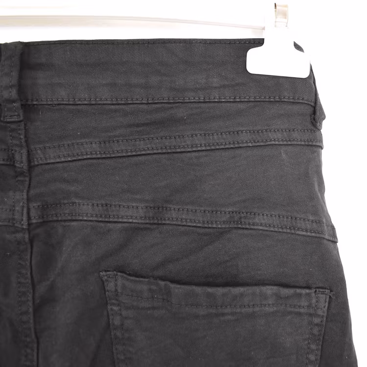 ANDRASORTERING Jeans med Knappar SVART Storlek M (38) - 3D Denim