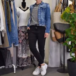 ANDRASORTERING Stretchig Byxa Alva SVART