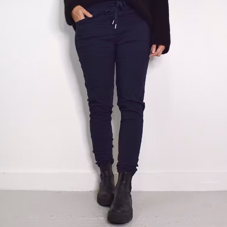 ANDRASORTERING Stretchig Byxa Alva MÖRKBLÅ