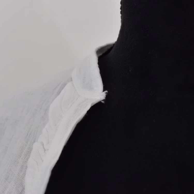 ANDRASORTERING Linneblus med Krås VIT