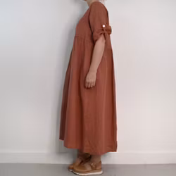 ANDRASORTERING Linneklänning med Fickor MELOGRANO