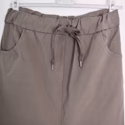 ANDRASORTERING Stretchig Kjol Märta TAUPE - Mix By Heart