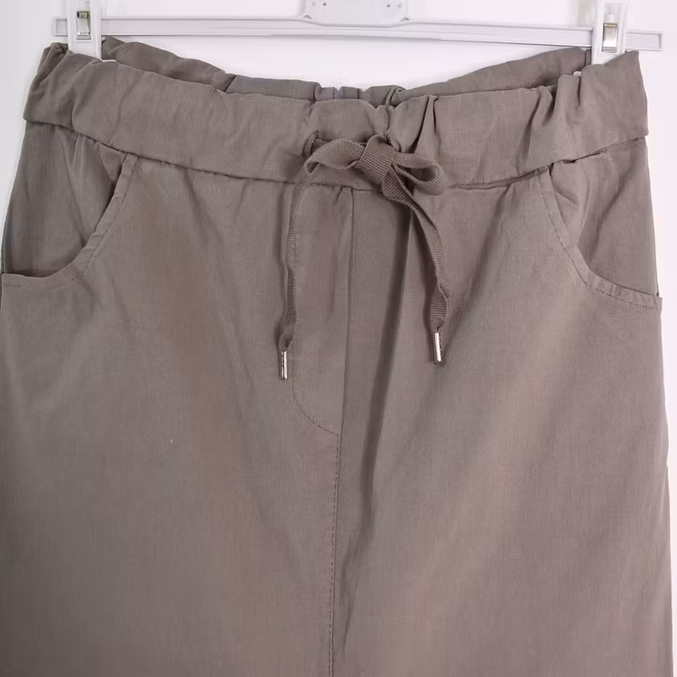 ANDRASORTERING Stretchig Kjol Märta TAUPE - Mix By Heart