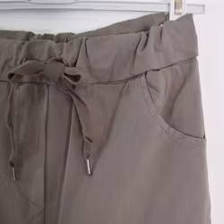 ANDRASORTERING Stretchig Kjol Märta TAUPE - Mix By Heart