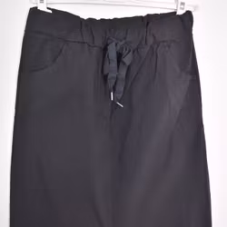 ANDRASORTERING Stretchig Kjol Märta SVART - Mix By Heart