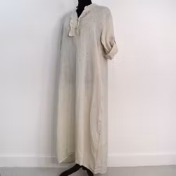 ANDRASORTERING Linneklänning Krås SABBIA