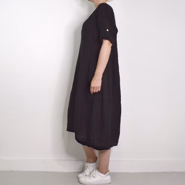 ANDRASORTERING Linneklänning Sweet SVART