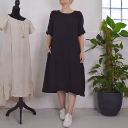 ANDRASORTERING Linneklänning Sweet SVART