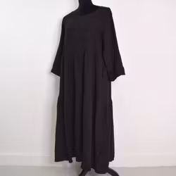 ANDRASORTERING Linneklänning Fickor SVART