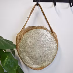 Väska i naturmaterial GULD