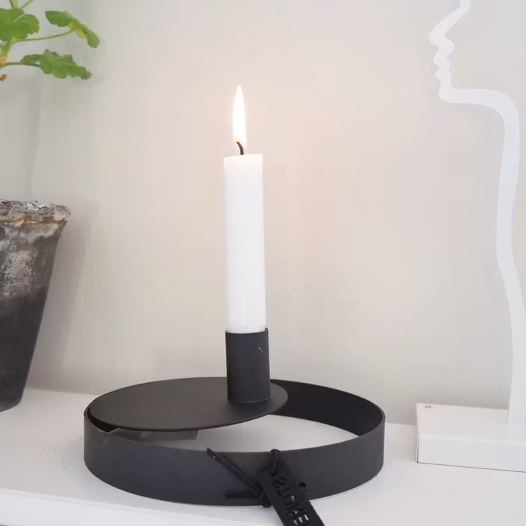 Ljusstake Ringamåla SVART - Storefactory