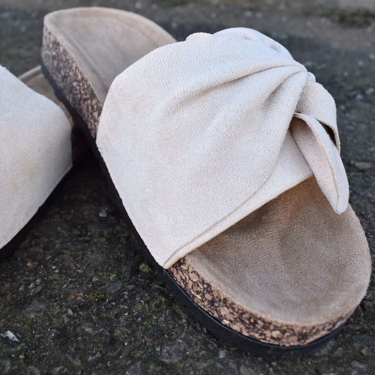 Sandal med liten rosett BEIGE - Bello Star