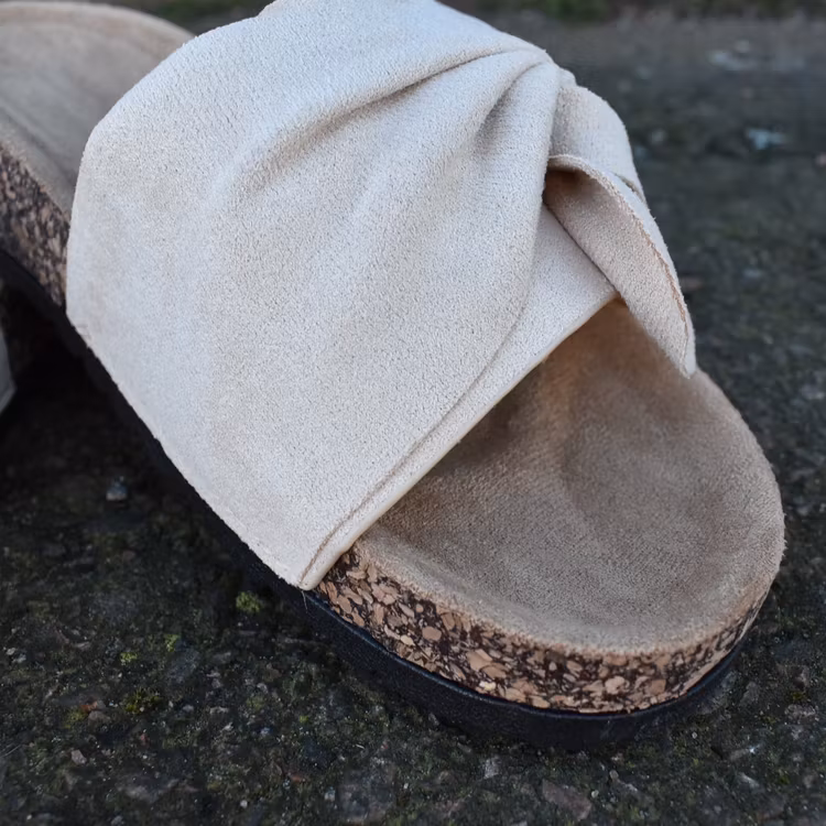 Sandal med liten rosett BEIGE - Bello Star