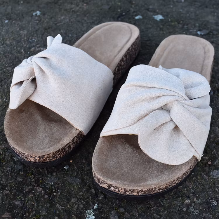 Sandal med liten rosett BEIGE - Bello Star