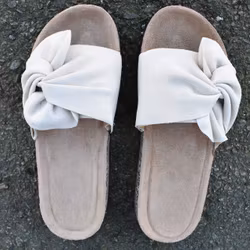 Sandal med liten rosett BEIGE - Bello Star