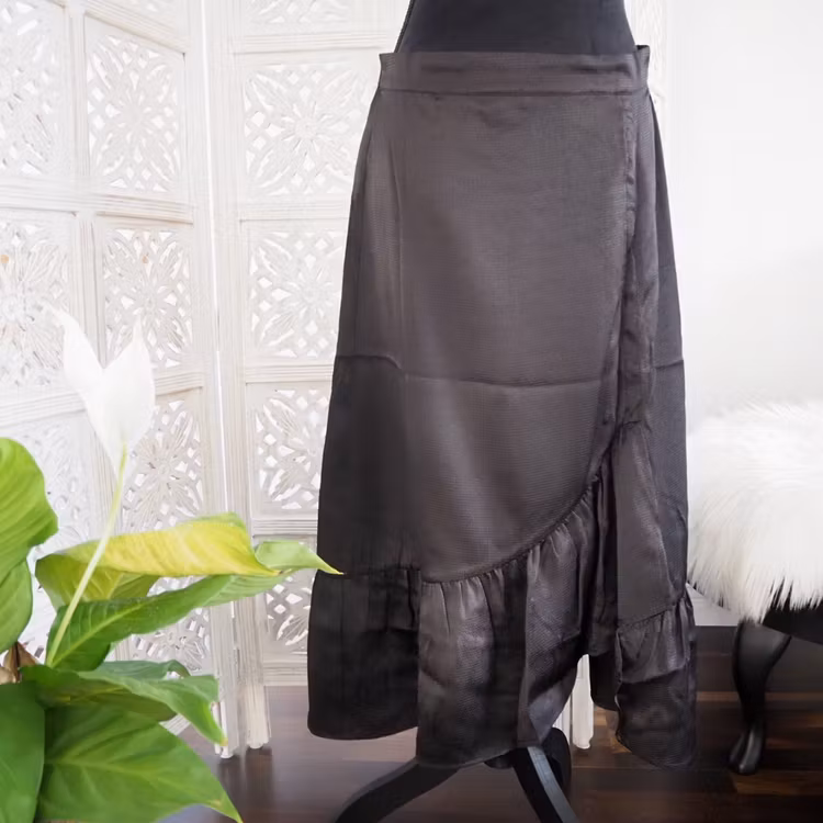 Volangkjol Riola SVART - Continue