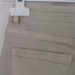 Stretchjeans Shortcut med fransar BEIGE - 3D Denim
