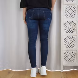 Stretchjeans med fransar MÖRK DENIM - Train of Trend