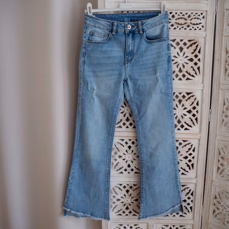 Jeans Shortcut med fransar SLITEN LJUS BLÅ - 3D Denim