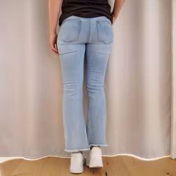 Jeans Shortcut med fransar SLITEN LJUS BLÅ - 3D Denim
