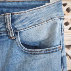 Jeans Shortcut med fransar SLITEN LJUS BLÅ - 3D Denim