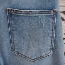 Jeans Shortcut med fransar SLITEN LJUS BLÅ - 3D Denim