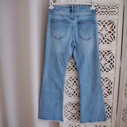 Jeans Shortcut med fransar SLITEN LJUS BLÅ - 3D Denim