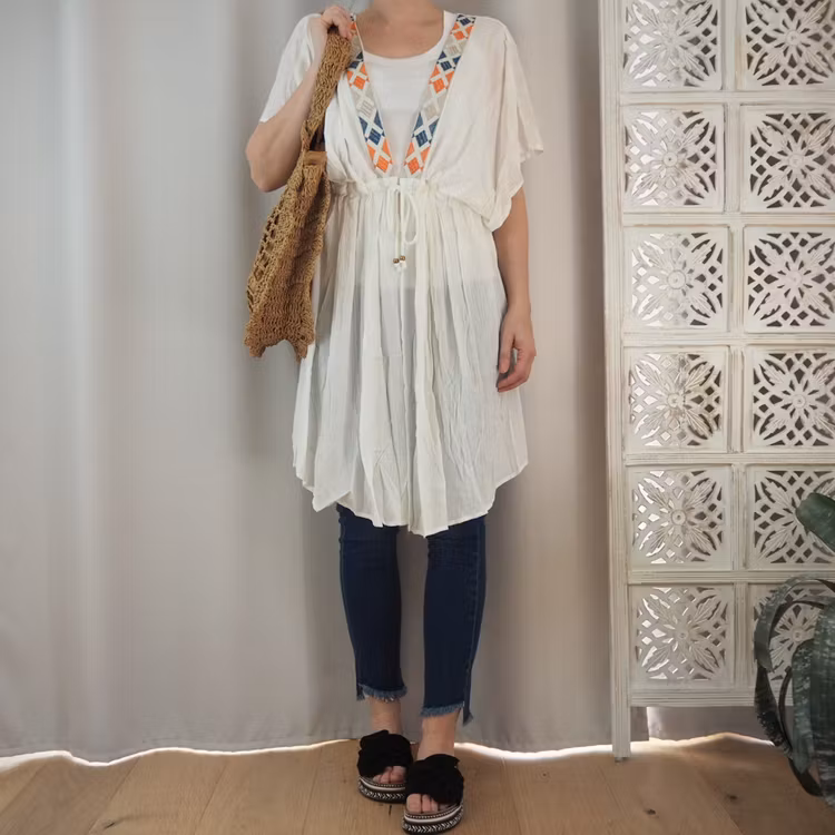 Kaftan med broderier VIT