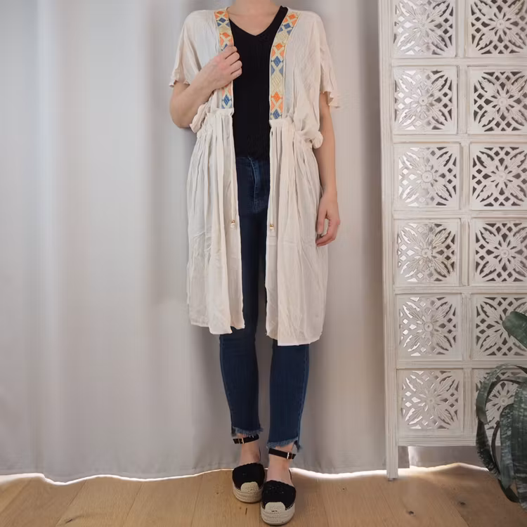 Kaftan med broderier BEIGE