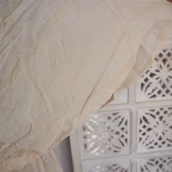 Kaftan med broderier BEIGE